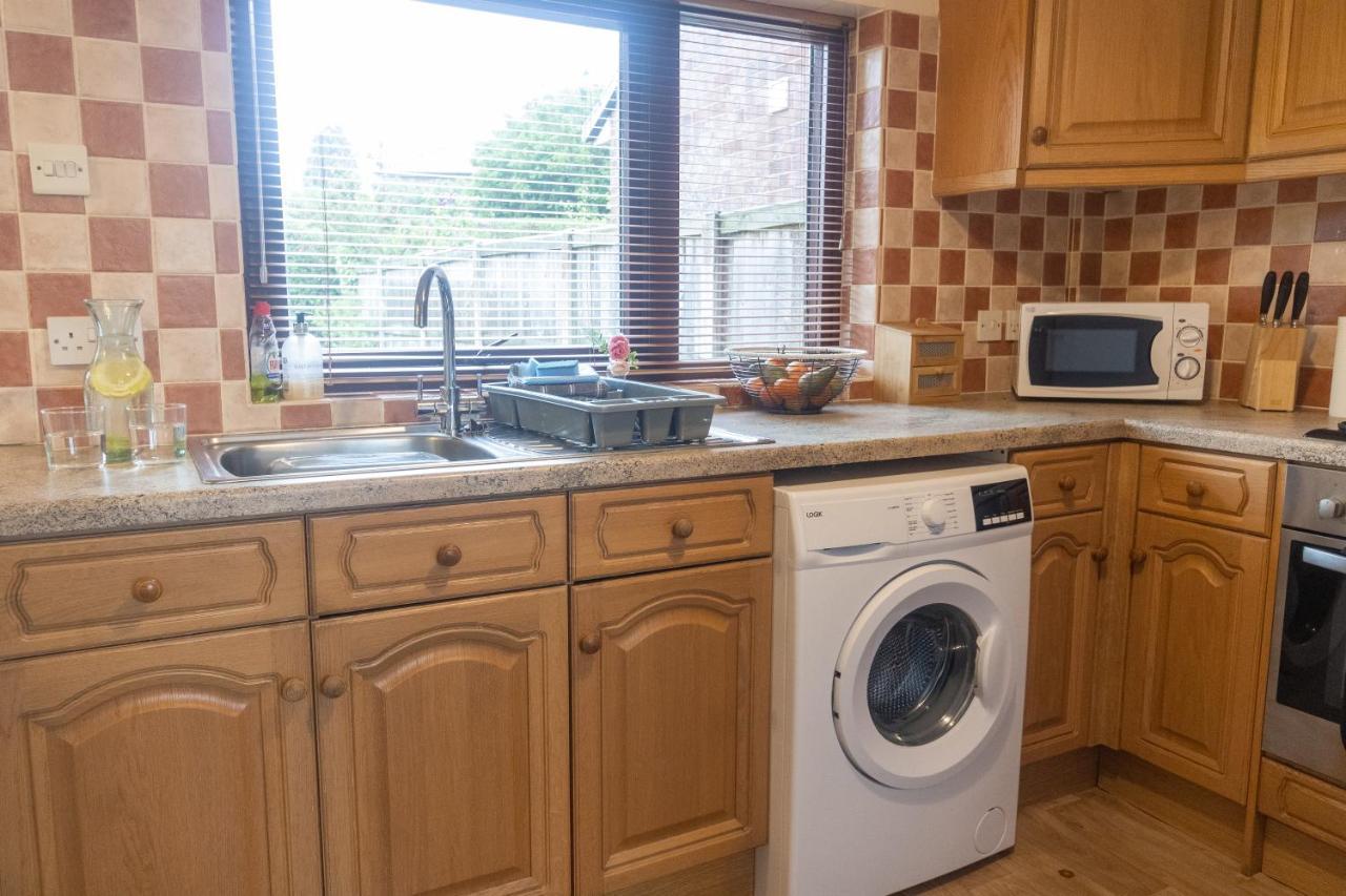 Ferienwohnung Adrian House, Near Hospital, Easy Parking + Garden Carlisle  Exterior foto